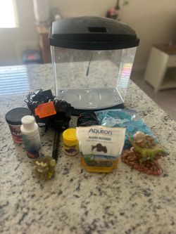 2.5 Gallon Aqueon Fish Tank with Full Setup