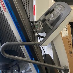 Life Fitness F1 Treadmill