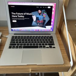 For Sale: 2015 Apple MacBook Air 13.3" – Priced to Reflect Battery Condition