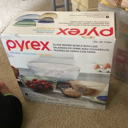 4 Glass Bowls With Lids 