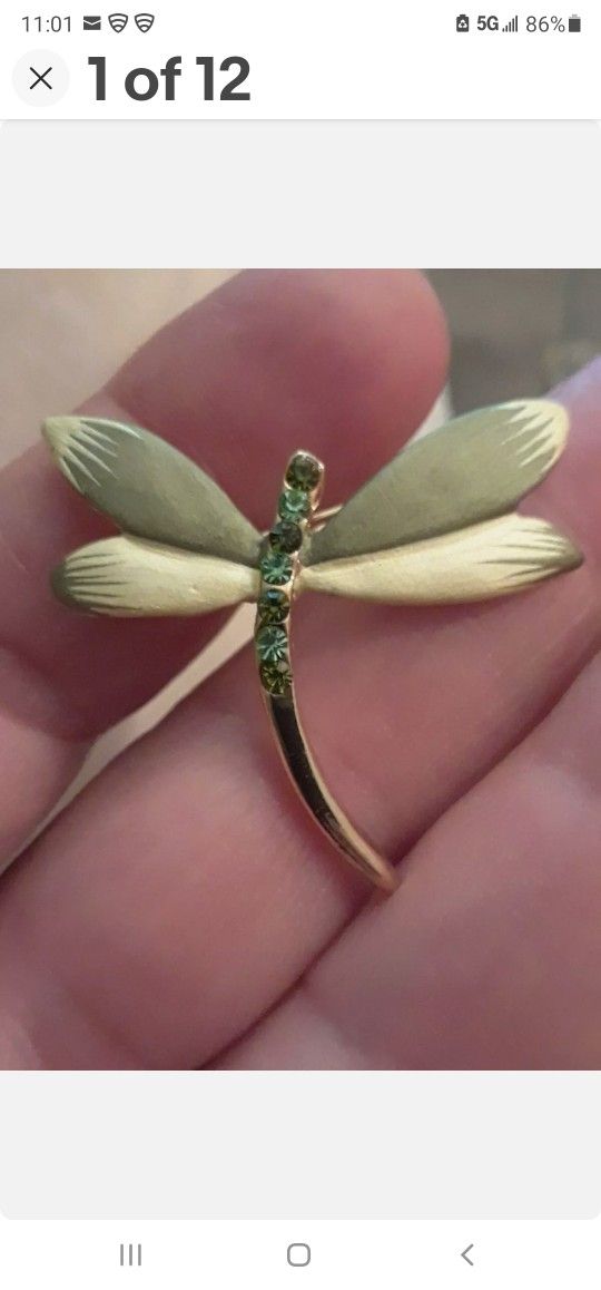 Vintage Goldtone Enamal Dragonfly Brooch with Green Crystals