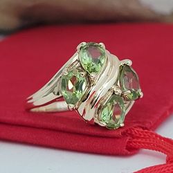 ❤️10k Size 7.75 Beautiful Solid Yellow Gold Peridot Ring!/ Anillo de Oro con Peridotos! 👌🎁Post Tags: 10k 14k