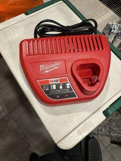 Milwaukee M12 Charger 