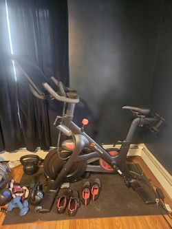 2021 Peloton Bike 3rd Gen in Good Condition with Shoes and Weights - Euclid, OH