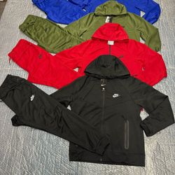 NIKE TECH SET ALL SIZES AVAILABLE PLEASE NEW JERSEY ONLY 