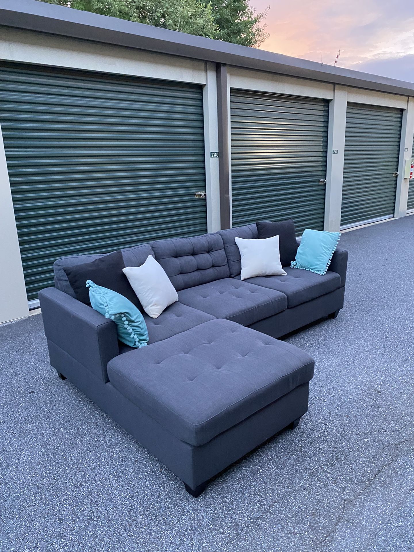Free Delivery 🚚  Grey Sectional Couch $630