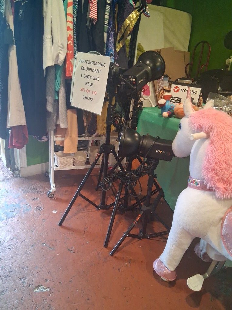 Photographic Equipment Lights Like New