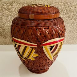 Vintage Pretty Woven Basket With Lid 