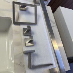 Towel Bar Set . Has 5 Pcs 