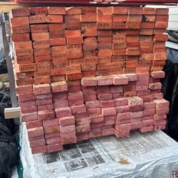 200  2x4x10’ Studs Rojos Contra El Fuego Por 1200$