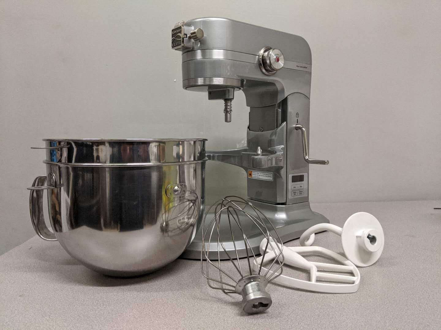 Kenmore elite 600 watt stand mixer for Sale in Chicago, IL OfferUp