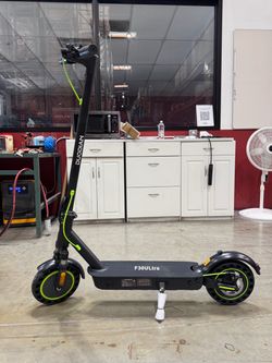 Front and rear double shock-absorbing electric scooter