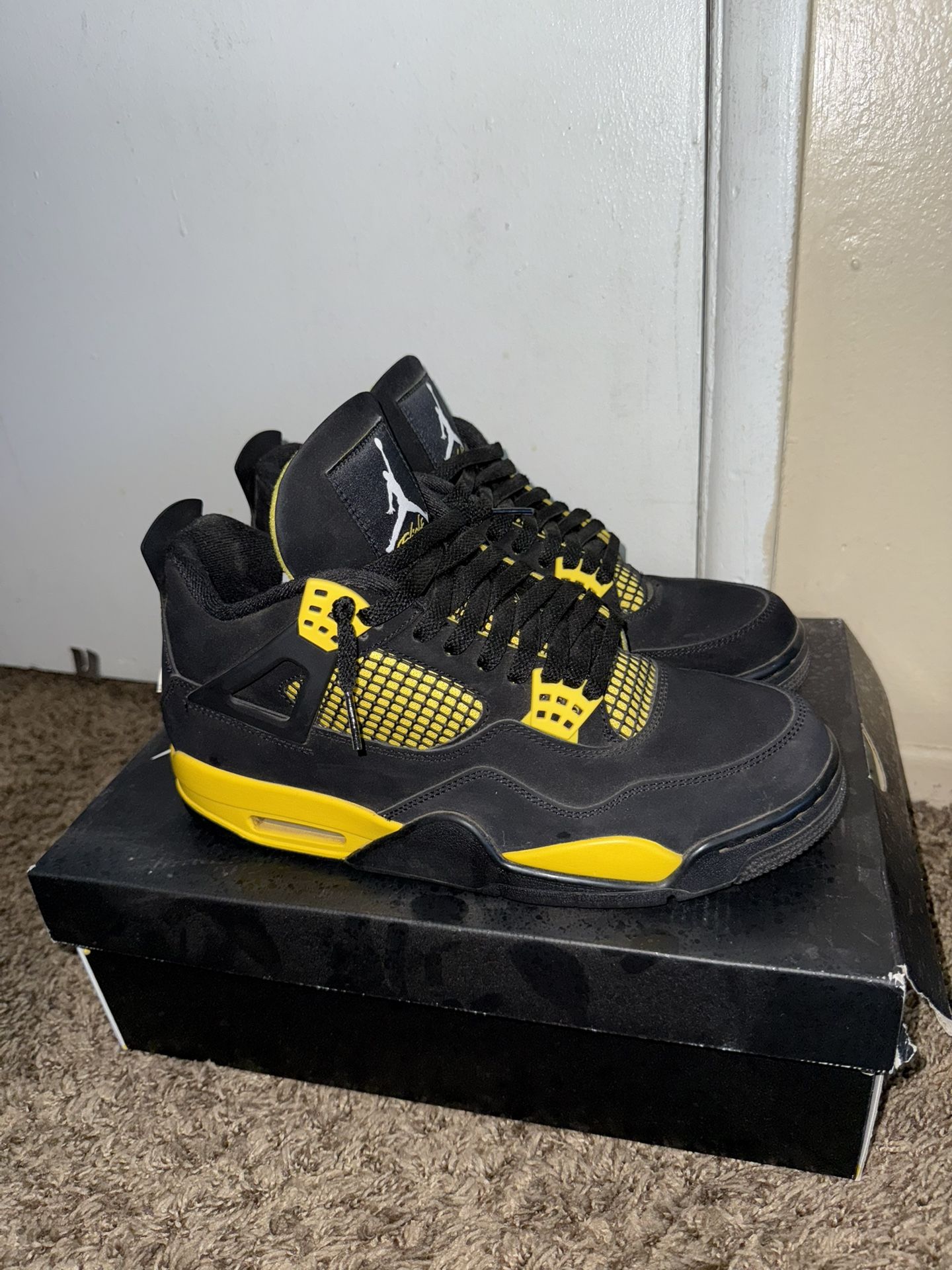 Jordan 4 retro thunder 
