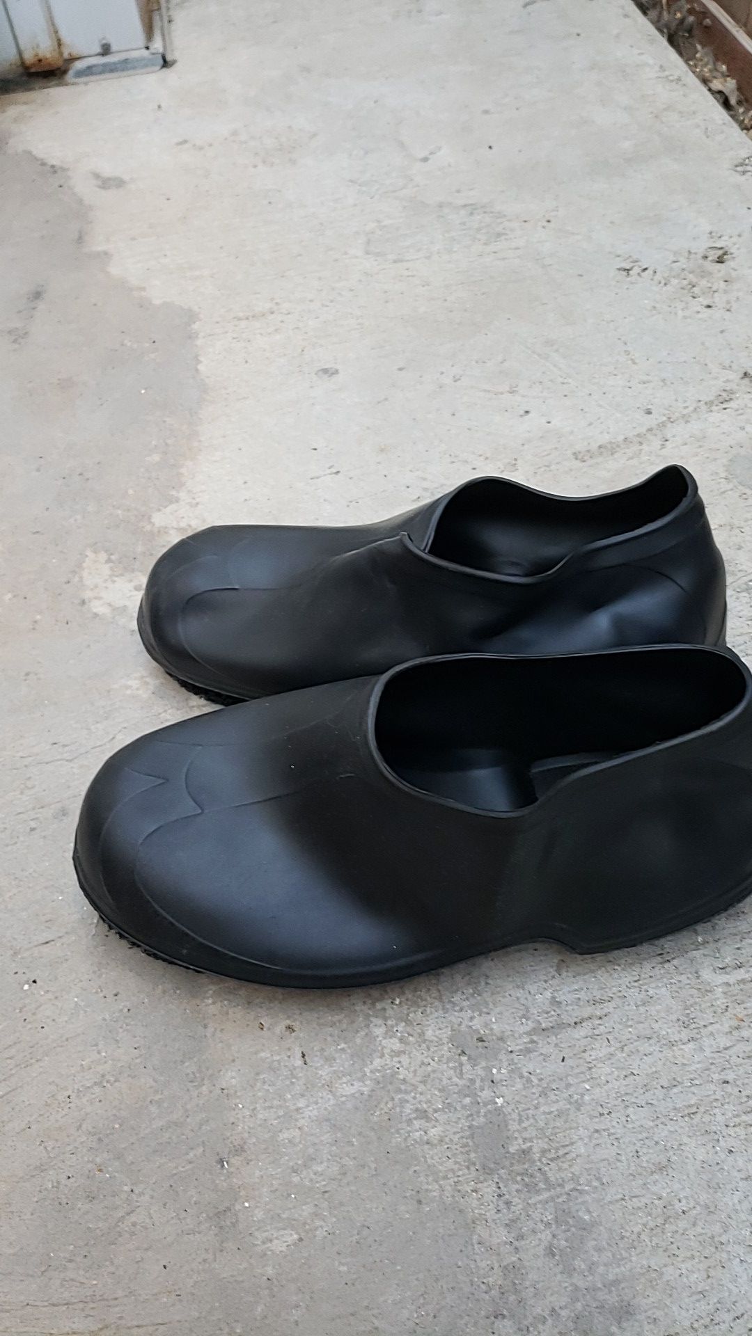 SHOES TINGLEY TO WAX FLOORS