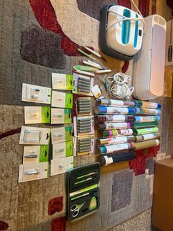 CRICUT MACHINE AND ACCESSORIES.