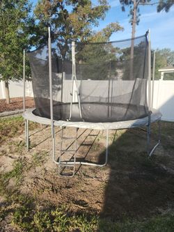 14ft trampoline with ladder