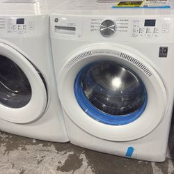 GE Frontload Washer Gas Dryer Set