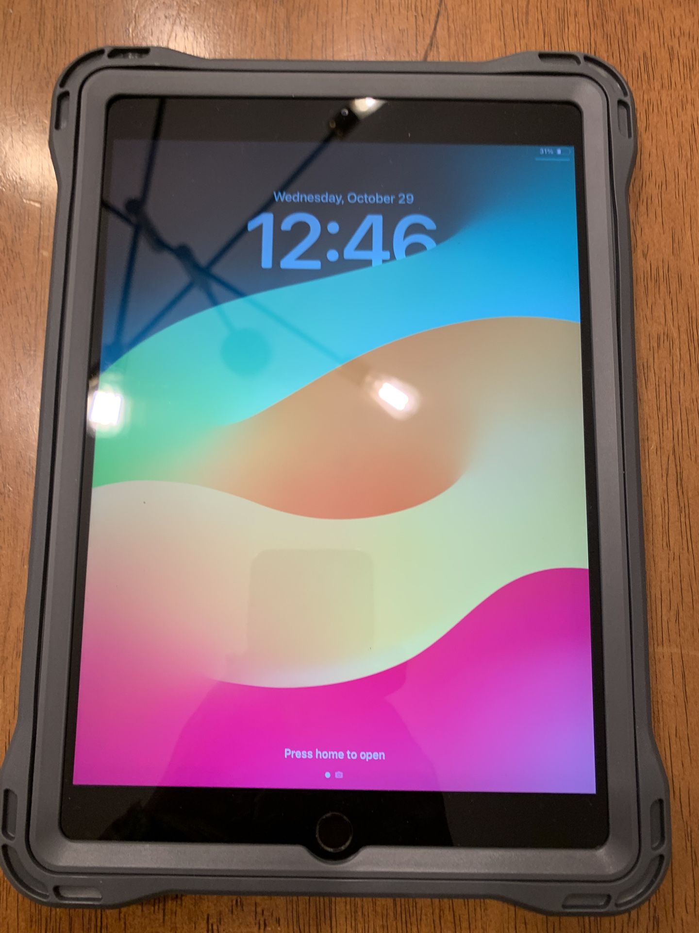 Holiday Sales! Apple iPad 7th Generation 10.2” 32GB Unlocked Like New!