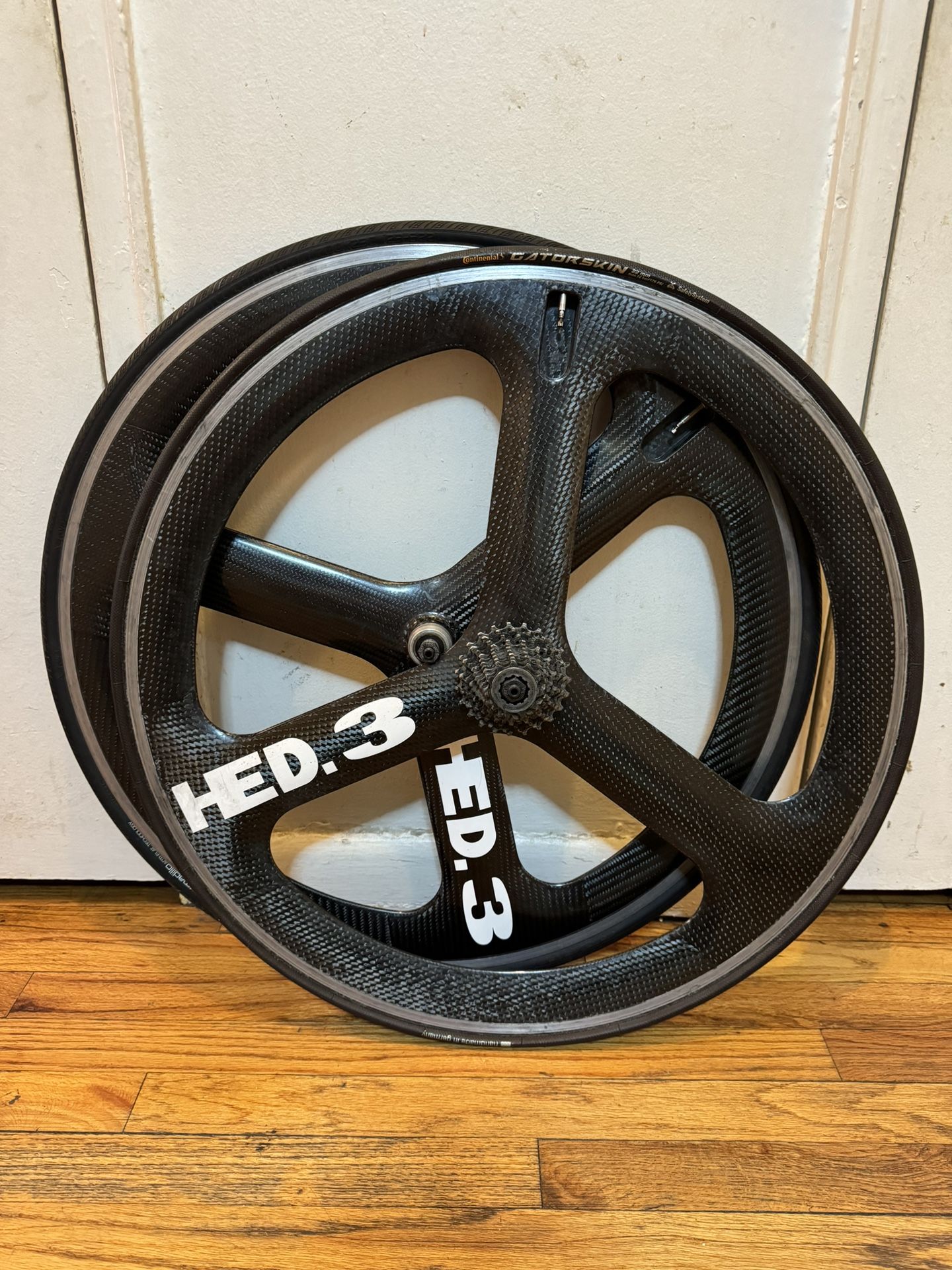 HED-3 (CARBON TRI SPOKE WHEELSET BIKE 700”)…