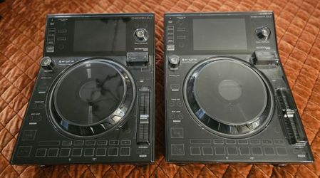 Denon DJ SC5000 Prime Media Players – Pair with Decksaver protective covers