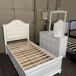 Elegant Twin White Bedroom Set 