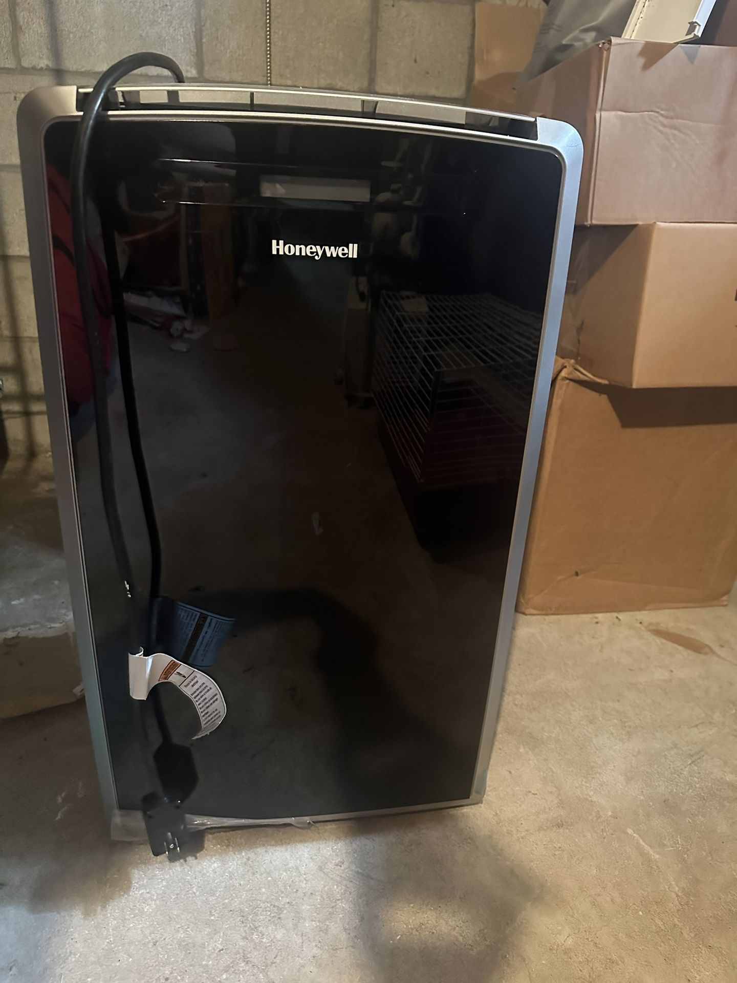 Honeywell 14,000 BTU Portable Air Conditioner With Multi Feature