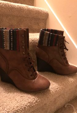 Diva Lounge Wedge Boots