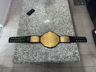 SIGNED WWE WORLD HEAVYWEIGHT TITLE