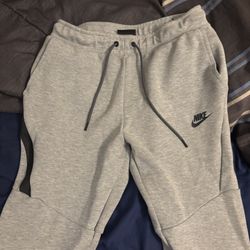 Nike Tech Joggers S