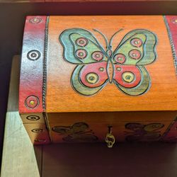 Locking Wood Butterfly Box