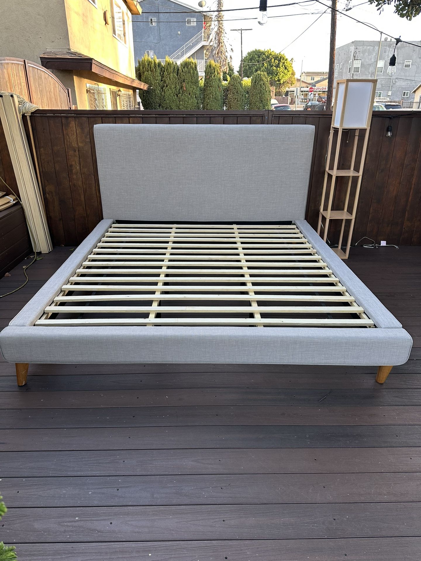 Cali King Size Bed Frame No Box Spring Needed With Lamp