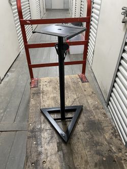 PAIR OF ADJUSTABLE STUDIO SPEAKER STAND
