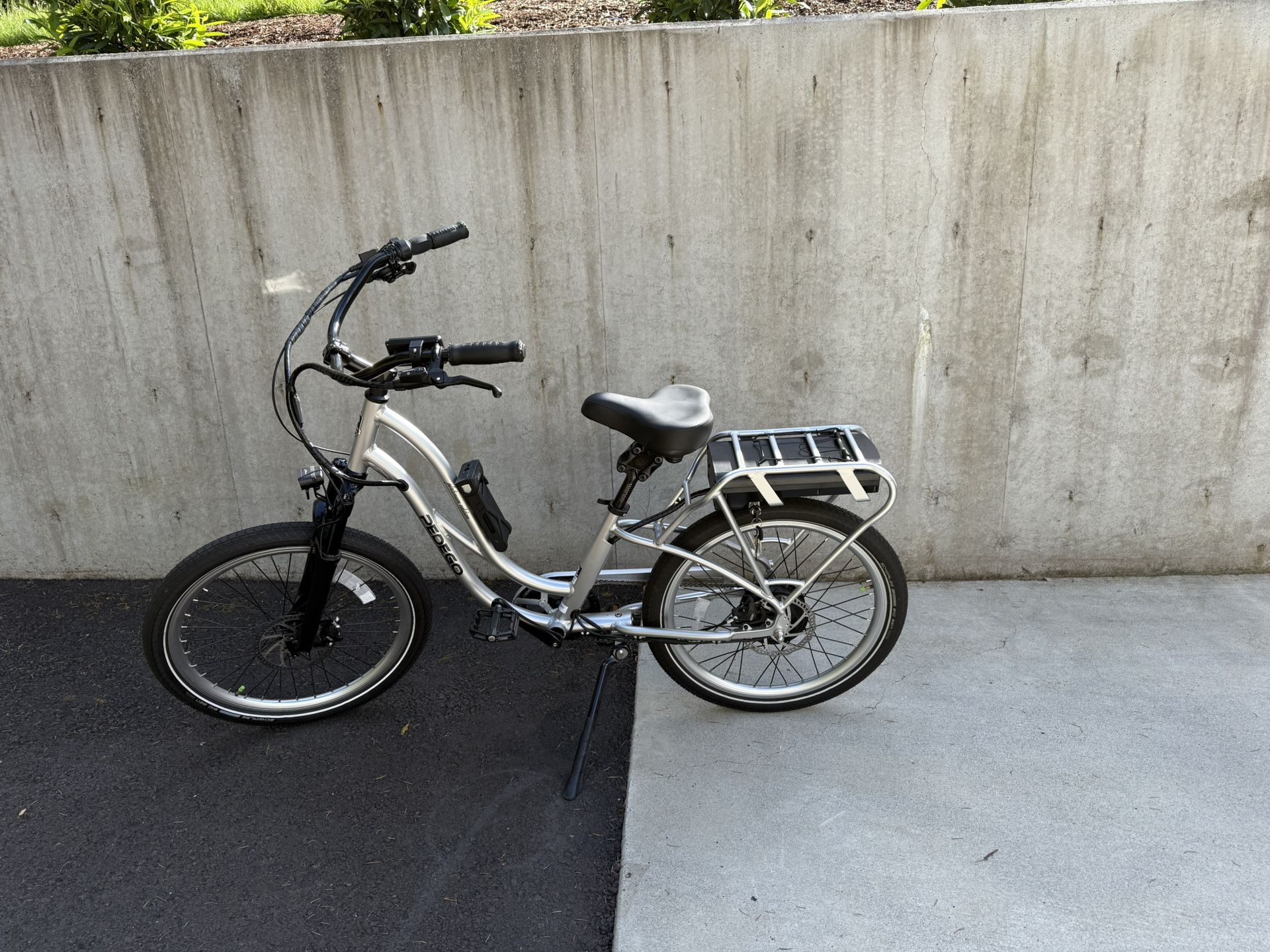 E-bike Pedego Interceptor Platinum Edition - Like New!