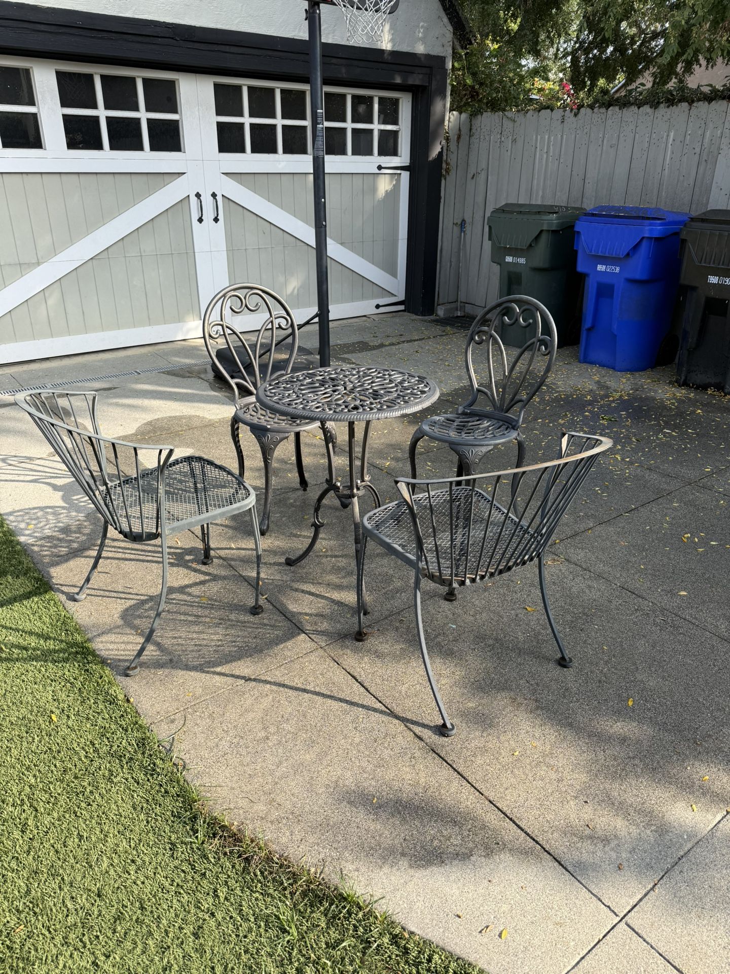 Outdoor Met Set (must Go) Make An Offer
