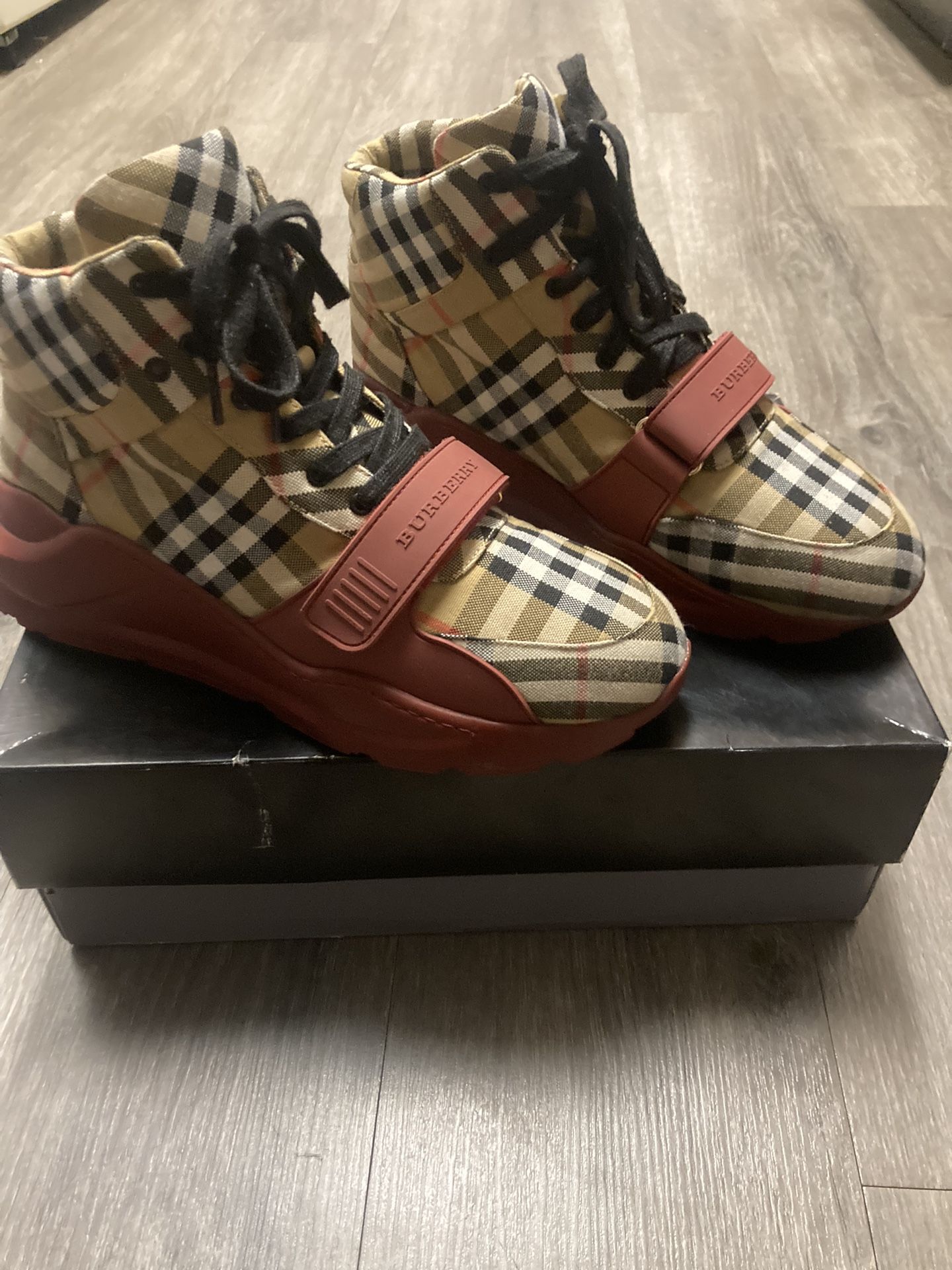 Men’s US Size 8 Burberry Regis High Top