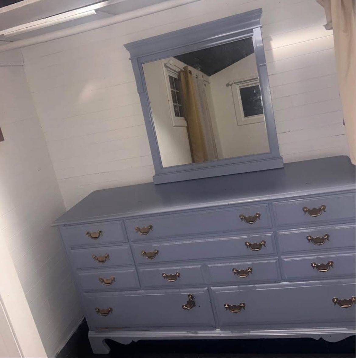 8 drawer dresser with mirror and nightstand set