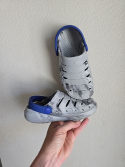 Rugged Shark water shoes sandals boys size 9