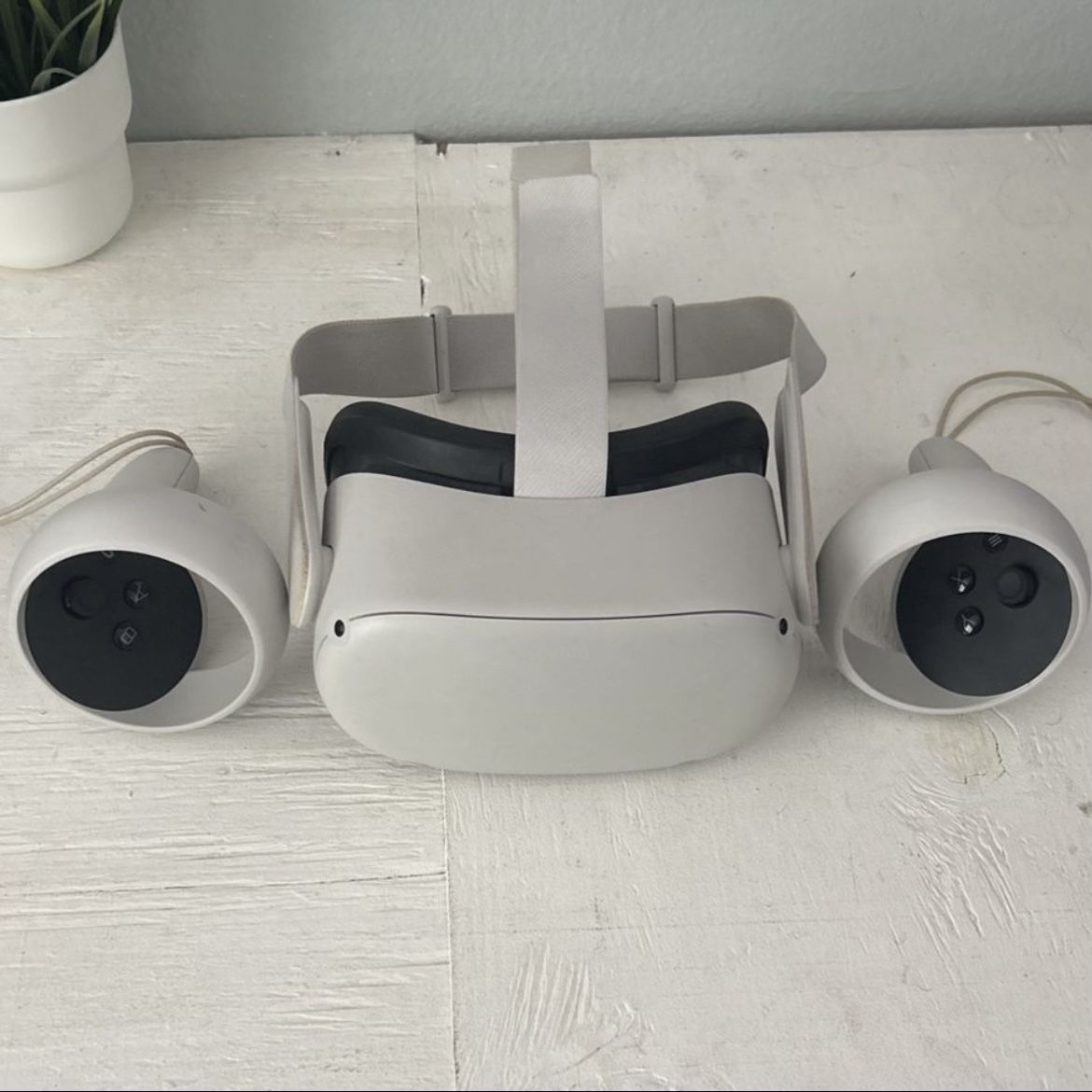 Oculus Quest 2 VR Headset (good condition)