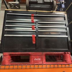 Husky 9 Drawer Work Bench With Ruining Drill Press & Vice 