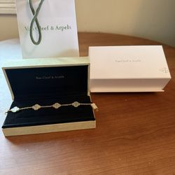 Brand New Authentic Men’s and Women’s Vancleaf Bracelet