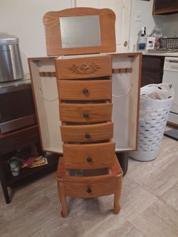 Jewelry chest