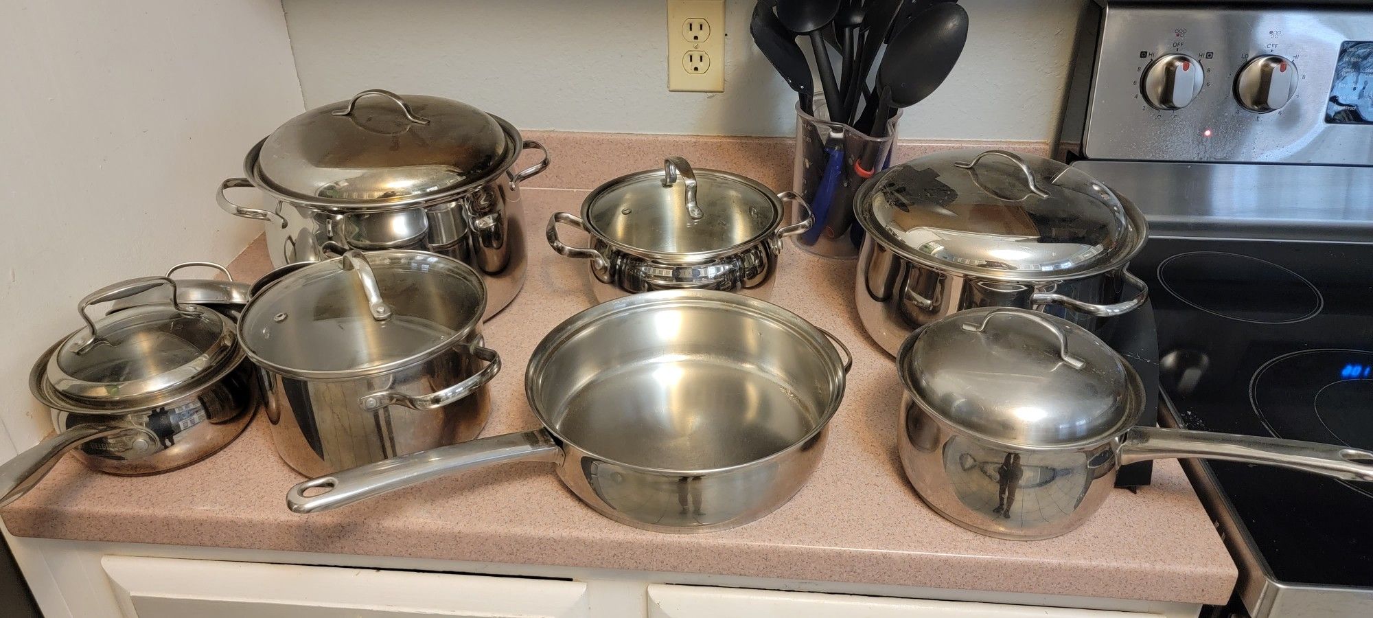 BELGIQUE STAINLESS STEEL COOKWARE:
1 qt $18
2 qt $22
3 qt $25
3 qt $25
6 qt $40
8 qt $50
Frying pan $30