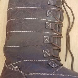 Sports Boot. T1287.    Size. 8m.  $10.00
