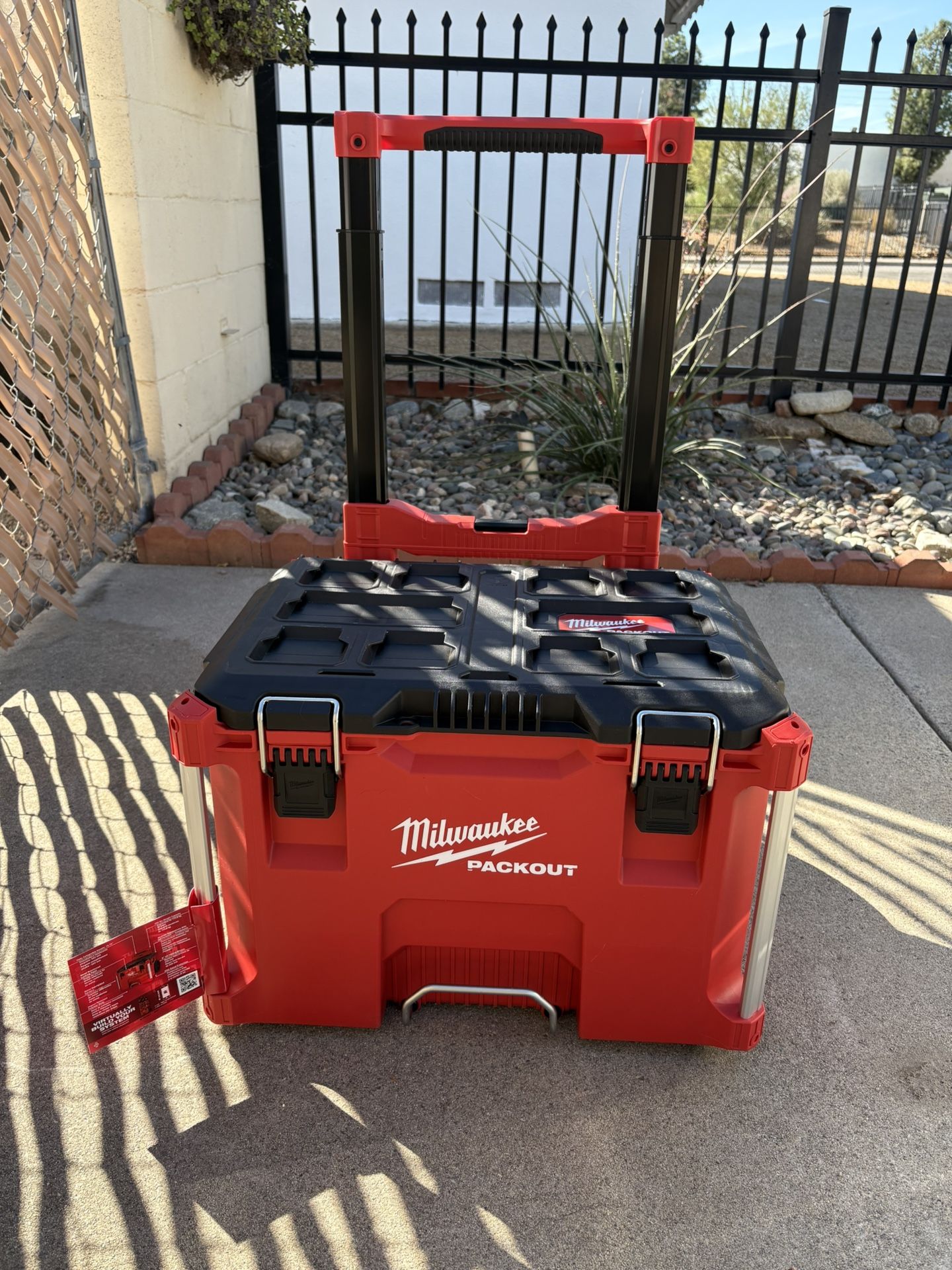 Milwaukee Packout Rolling Tool Box. 48-22-8427