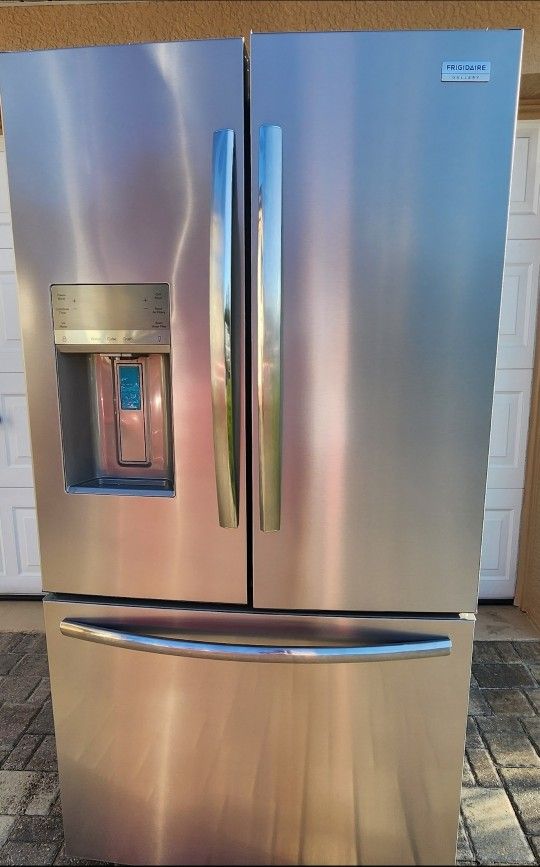 Frigidaire Gallery 27.8-cu ft French Door Refrigerator with Dual Ice Maker, Water & Ice Dispenser - Fingerprint Resistant Stainless Steel ENERGY STAR