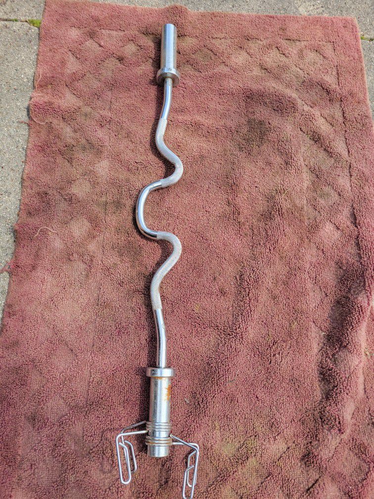 2" HOLE  OLYMPIC EZ-CURL BAR  SOLID WITH SQUEEZE CLIPS 
7111.S WESTERN WALGREENS 
$60  CASH ONLY AS IS 