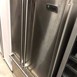 Viking 36” Freestanding Counter Depth French Door Refrigerator 