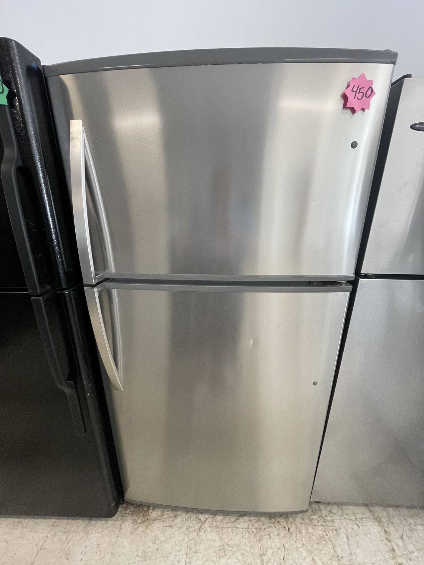 Kenmore 33in Top Freezer Refrigerator Used In Good Condition With 90days Warranty for Sale in