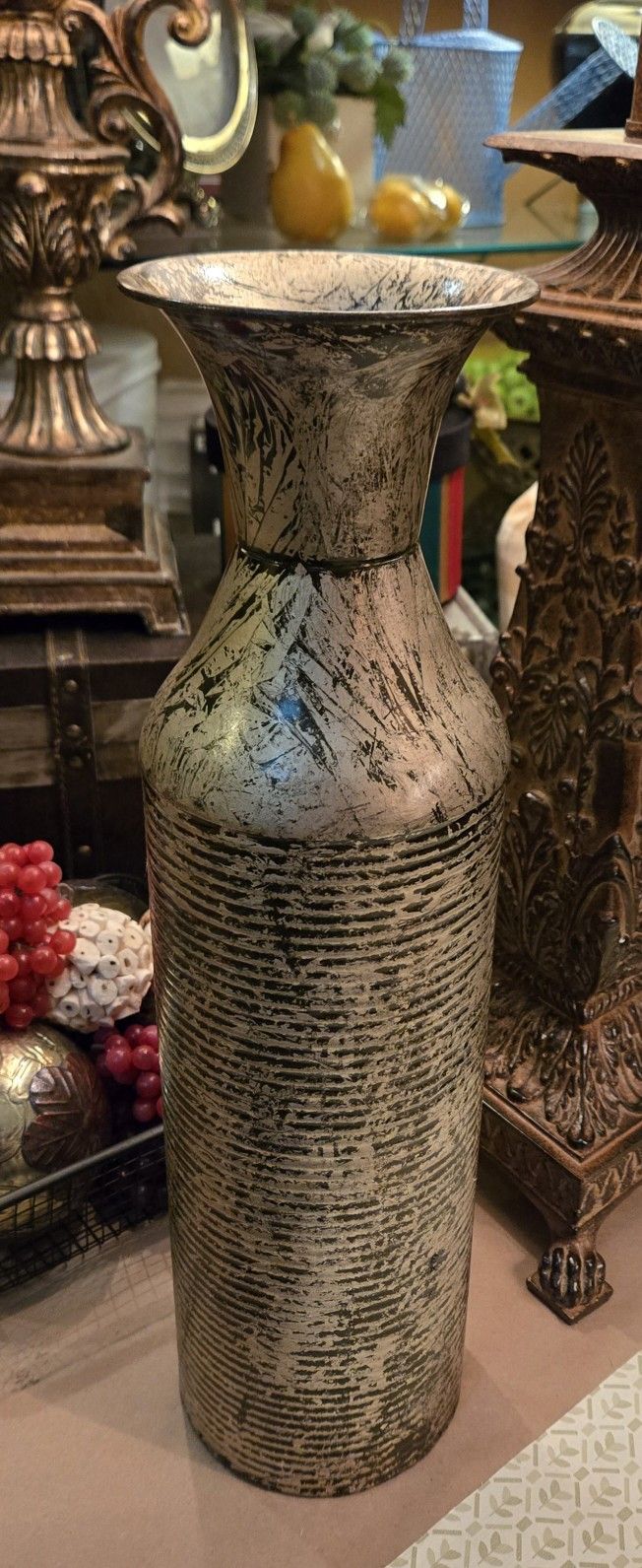 Weighted Ribbed Metal Gold & Black Vase