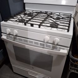 30" 4.8 Cu. Ft.- GE Gas Range - Very Clean- Fully Functional